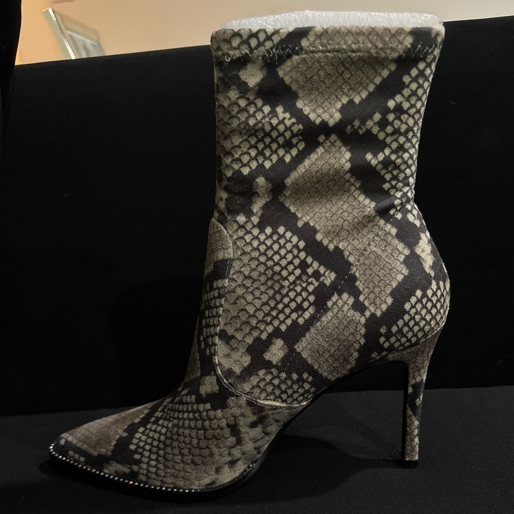 NEW Steve Madden Python Booties